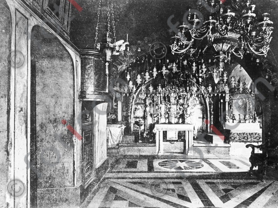 Innenraum der Grabeskirche | Interior of the Holy Sepulchre - Foto foticon-simon-heiligesland-54-012-sw.jpg | foticon.de - Bilddatenbank für Motive aus Geschichte und Kultur